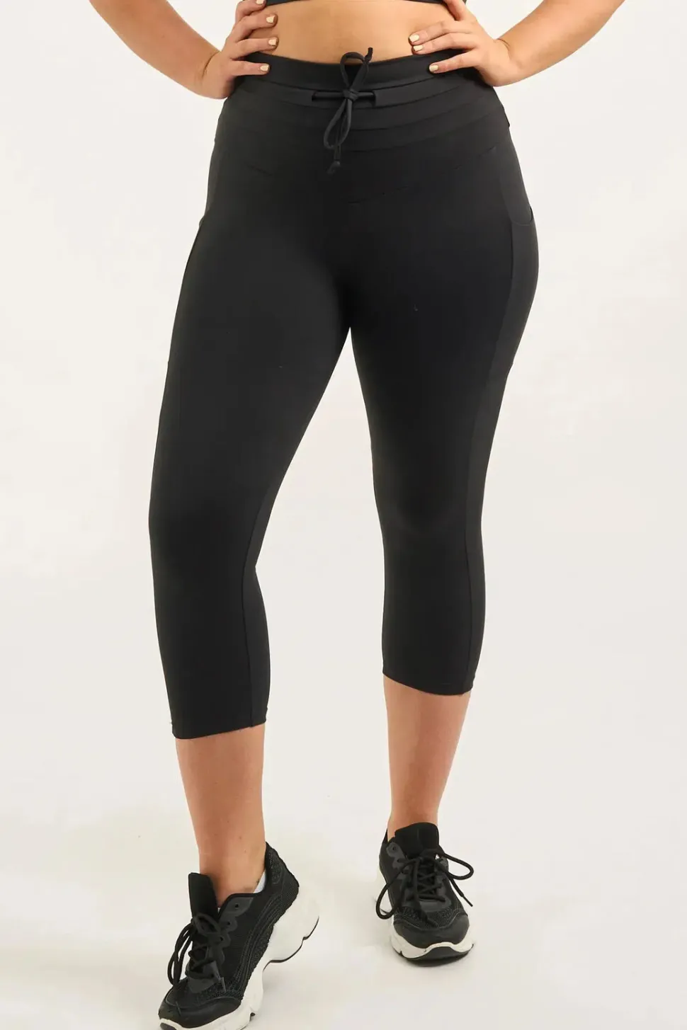 Black Body Contouring - Panel Pocket Drawstring Capri Leggings