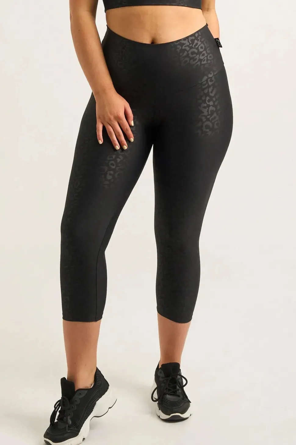 Black Exotic Touch Jag - Double Booty Scrunch High Waisted Capri Leggings