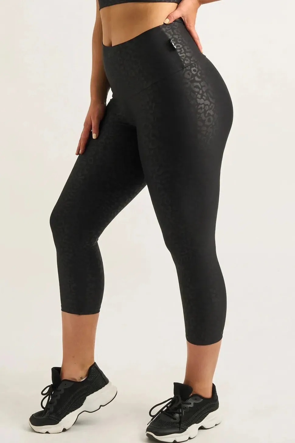 Black Exotic Touch Jag - Double Booty Scrunch High Waisted Capri Leggings