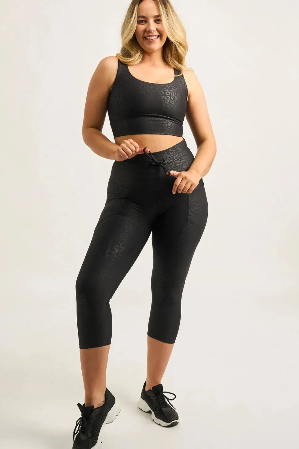 Black Exotic Touch Jag - Pocket Booty Shaper Drawstring Capri Leggings