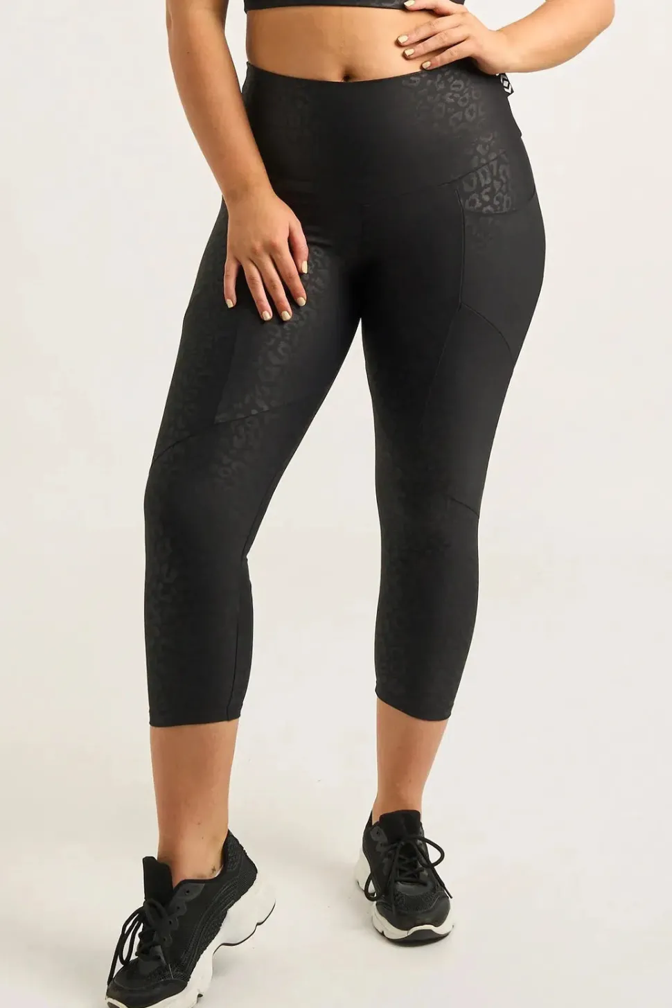 Black Exotic Touch Jag - Pocket Booty Shaper High Waisted Capri Leggings