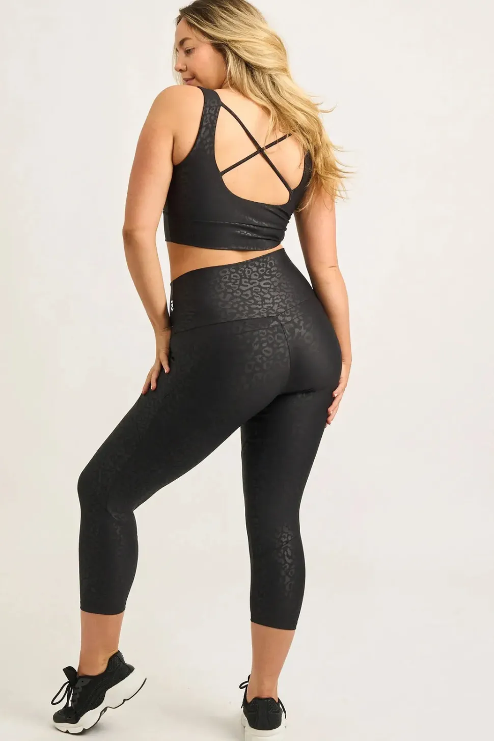 Black Exotic Touch Jag - Pocket Booty Shaper High Waisted Capri Leggings