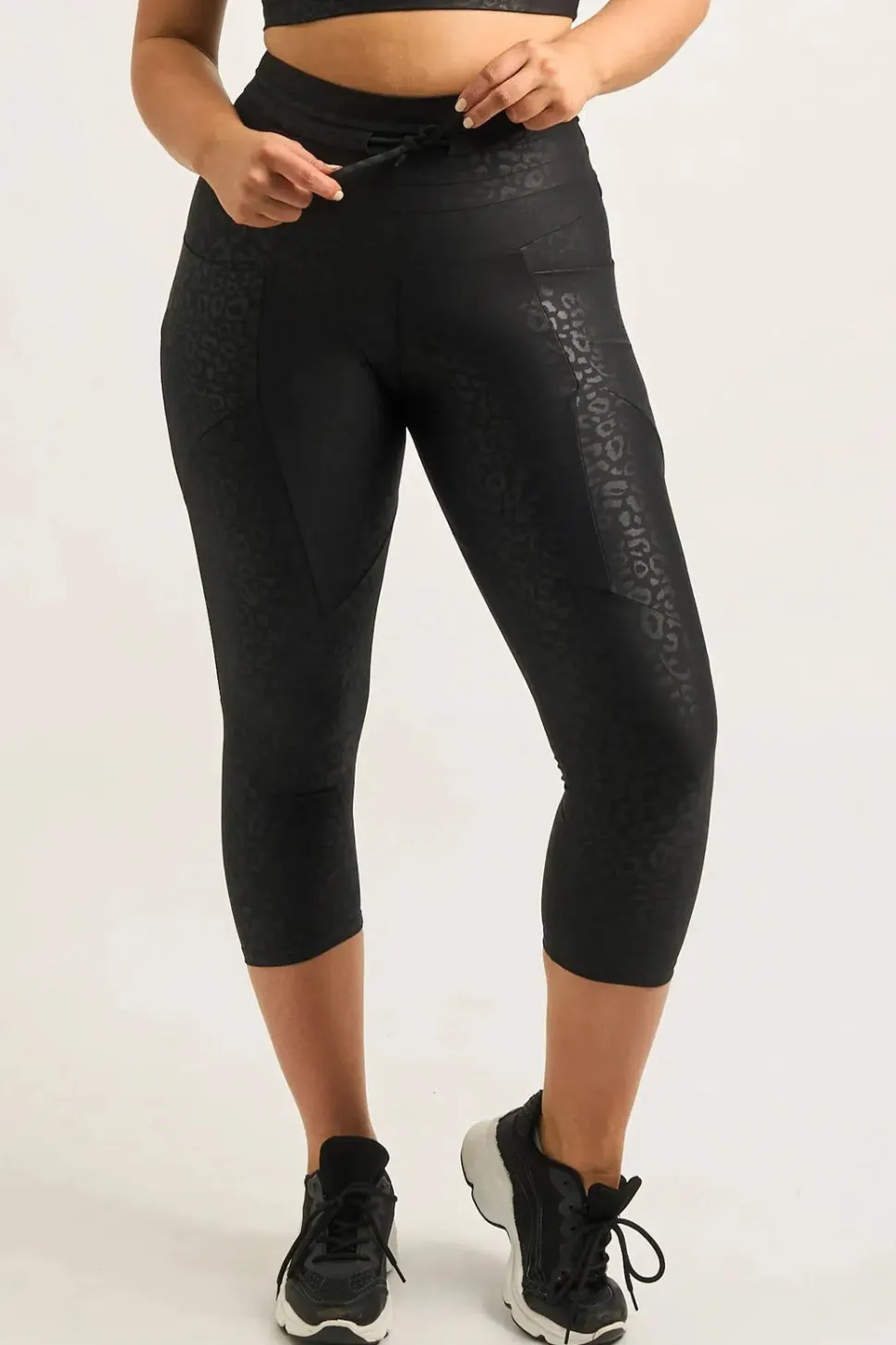 Black Exotic Touch Jag - Pocket Booty Shaper Drawstring Capri Leggings