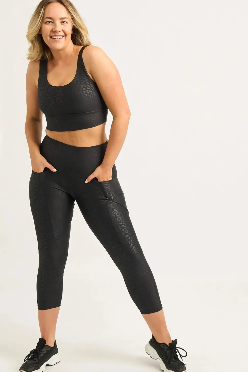 Black Exotic Touch Jag - Pocket Booty Shaper High Waisted Capri Leggings