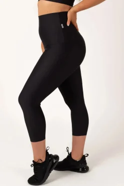 Black Performance - Extra High Waisted Capri Leggings
