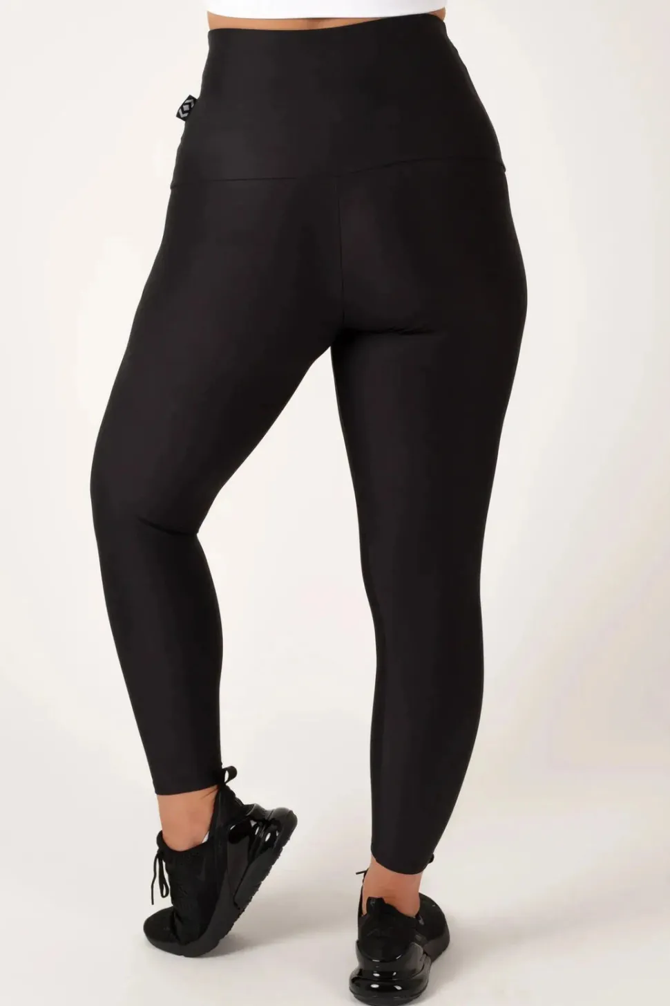 Black Performance - Extra High Waisted 7/8 Leggings