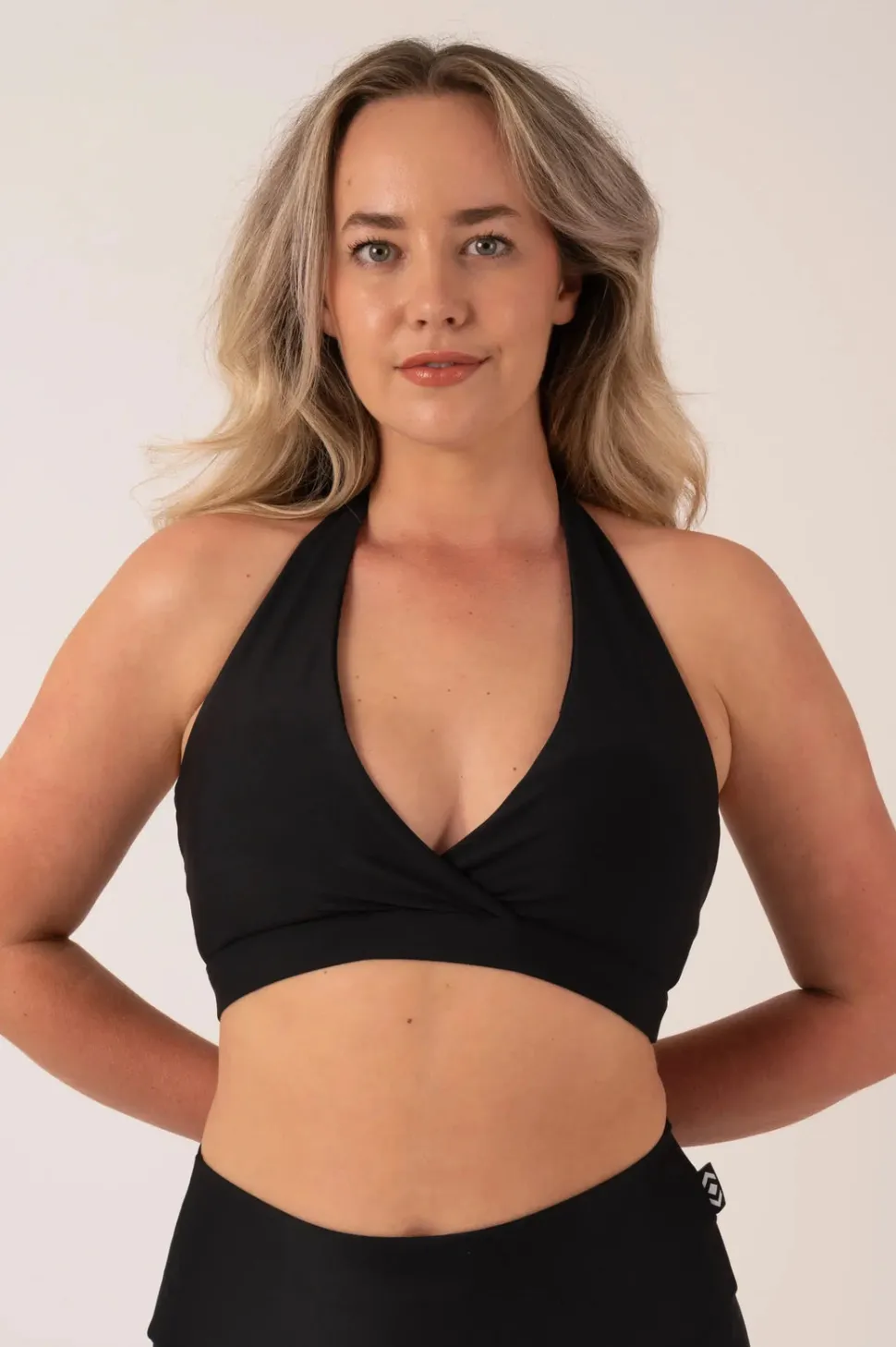 Black Performance - Halter Crop