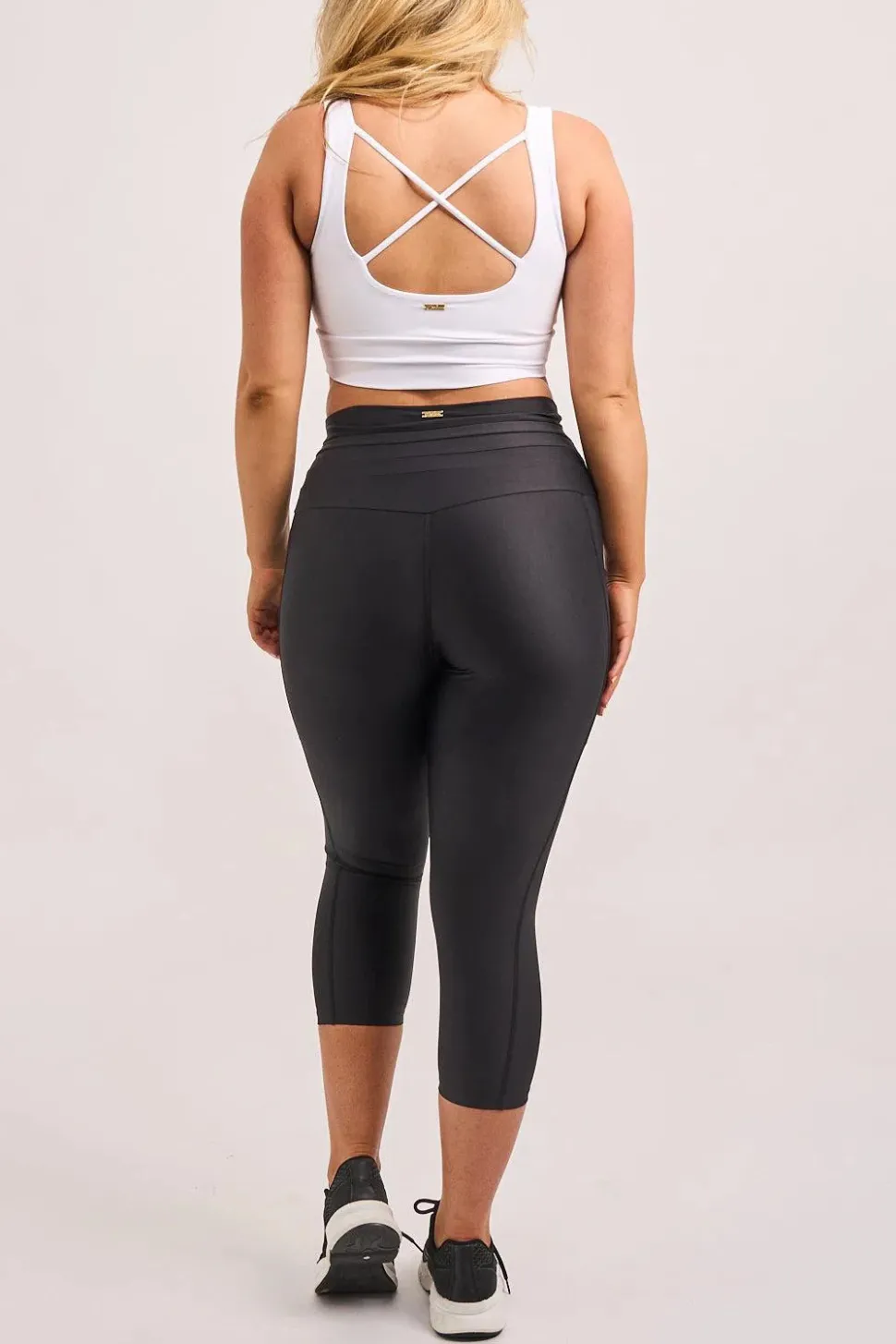 Black Performance - Luxe Panel Pocket Drawstring Capri Leggings