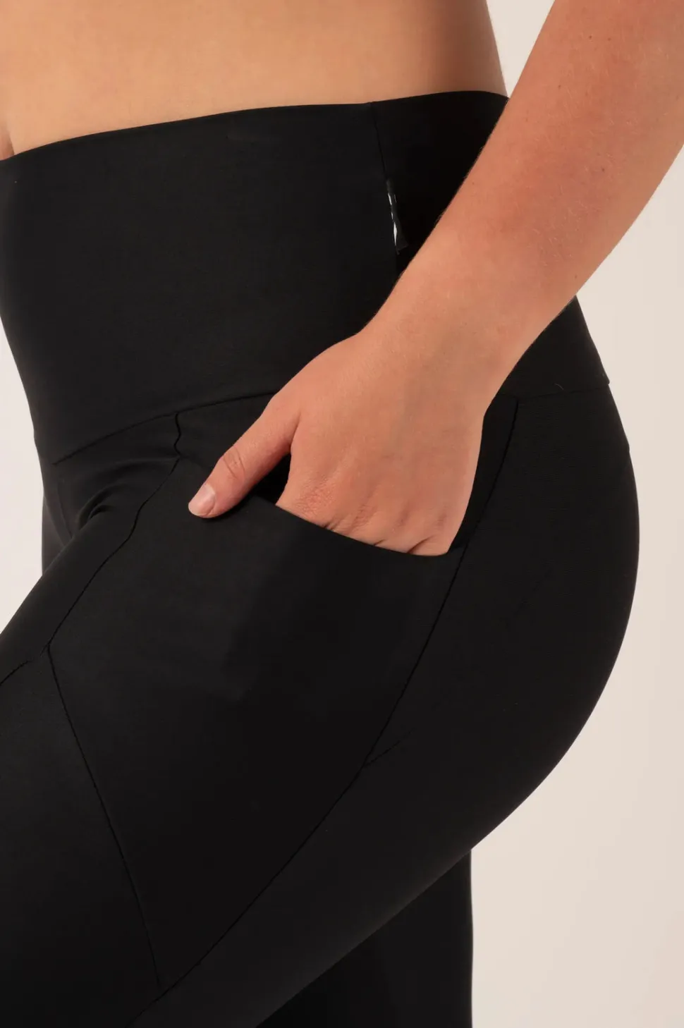 Black Performance - Pocket Booty Shaper High Waisted Capri Leggings