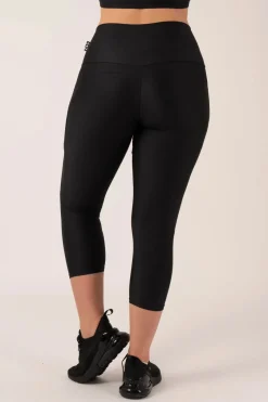 Black Performance - Pocket Booty Shaper High Waisted Capri Leggings