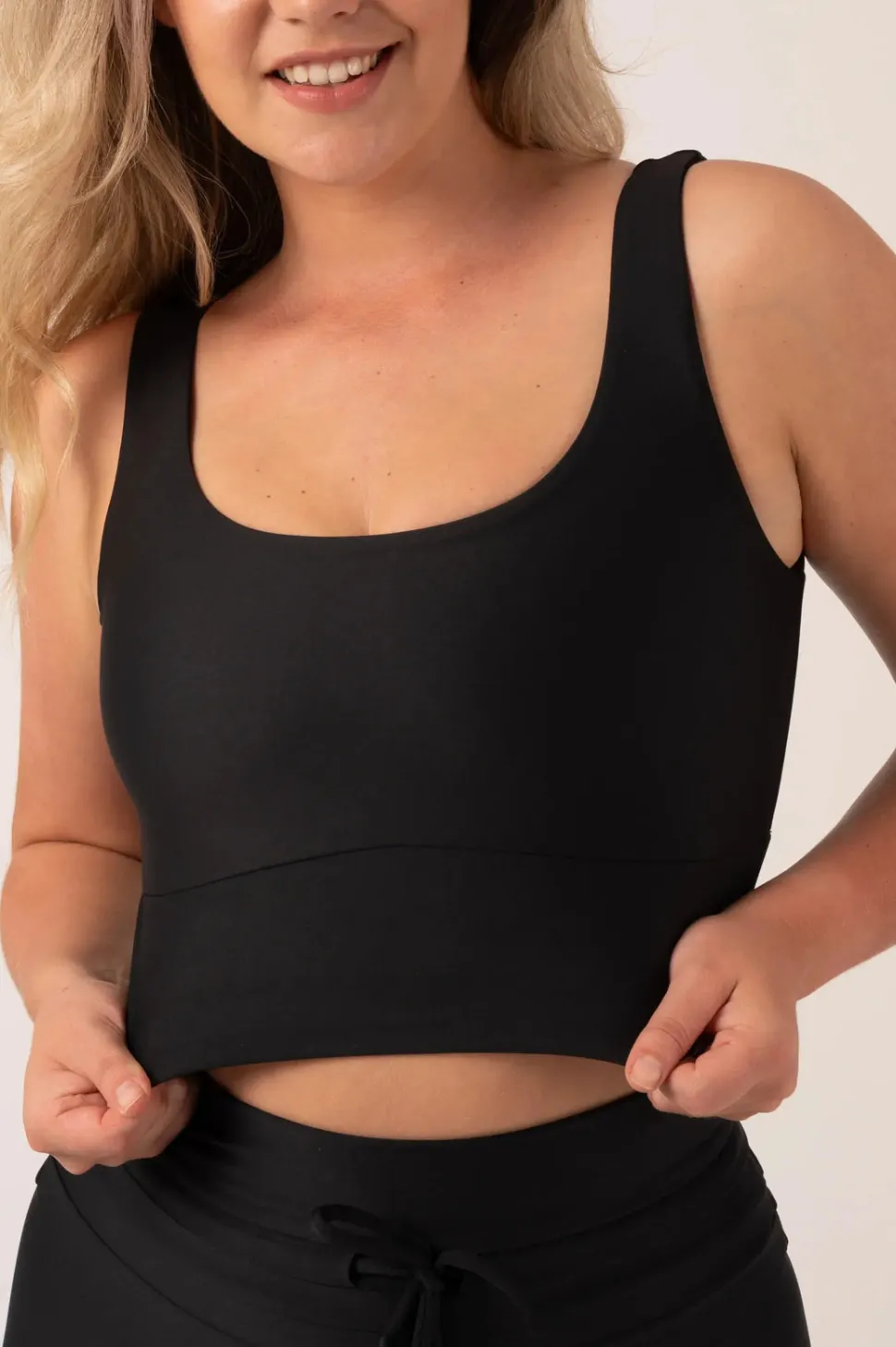 Black Performance - Scoop Neck Comfort Crop Top