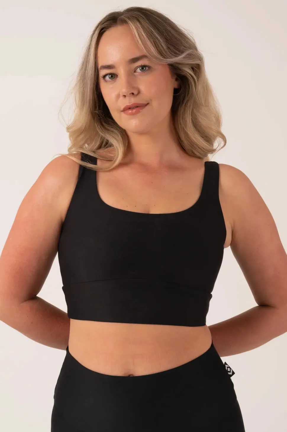 Black Performance - Scoop Neck Comfort Crop Top