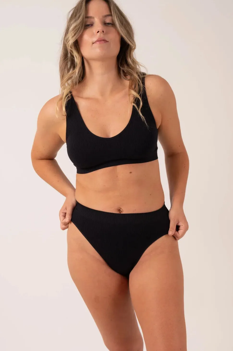Black Rib Seam Free - High Waist Bikini Briefs