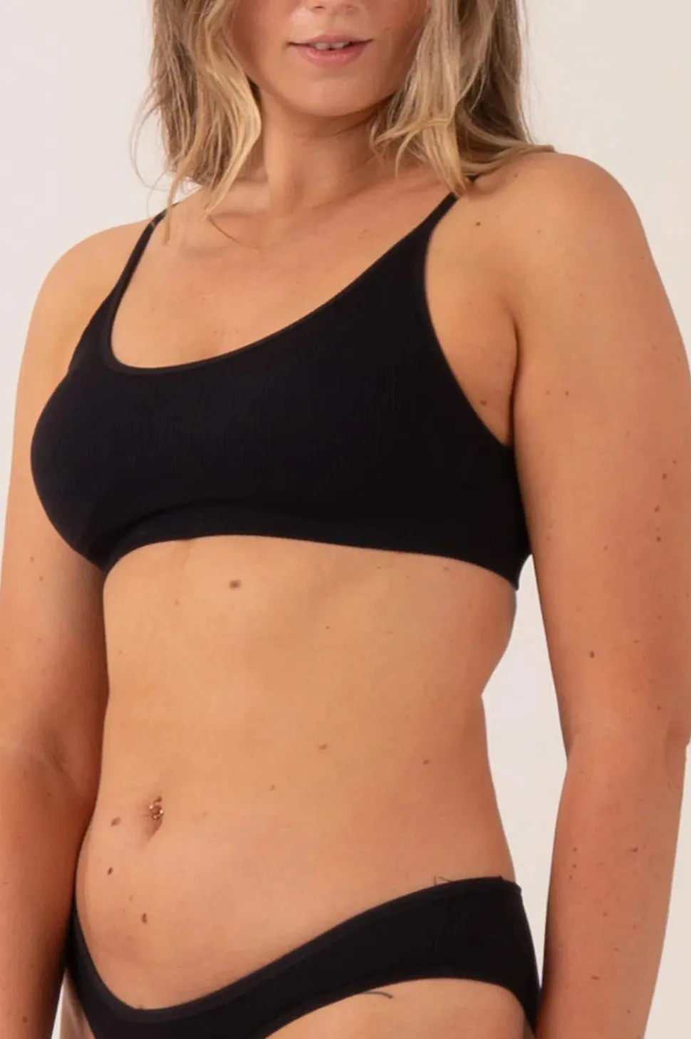 Black Rib Seam Free - Strappy Bralette