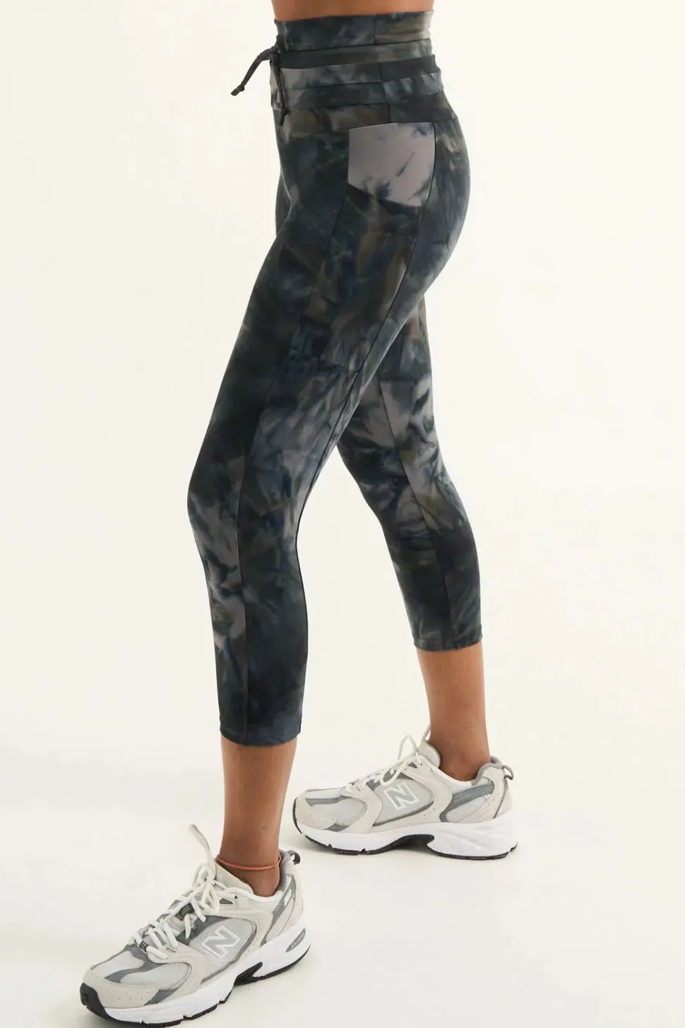 Dark And Moody Tie Dye Body Contouring - Panel Pocket Drawstring Capri Leggings