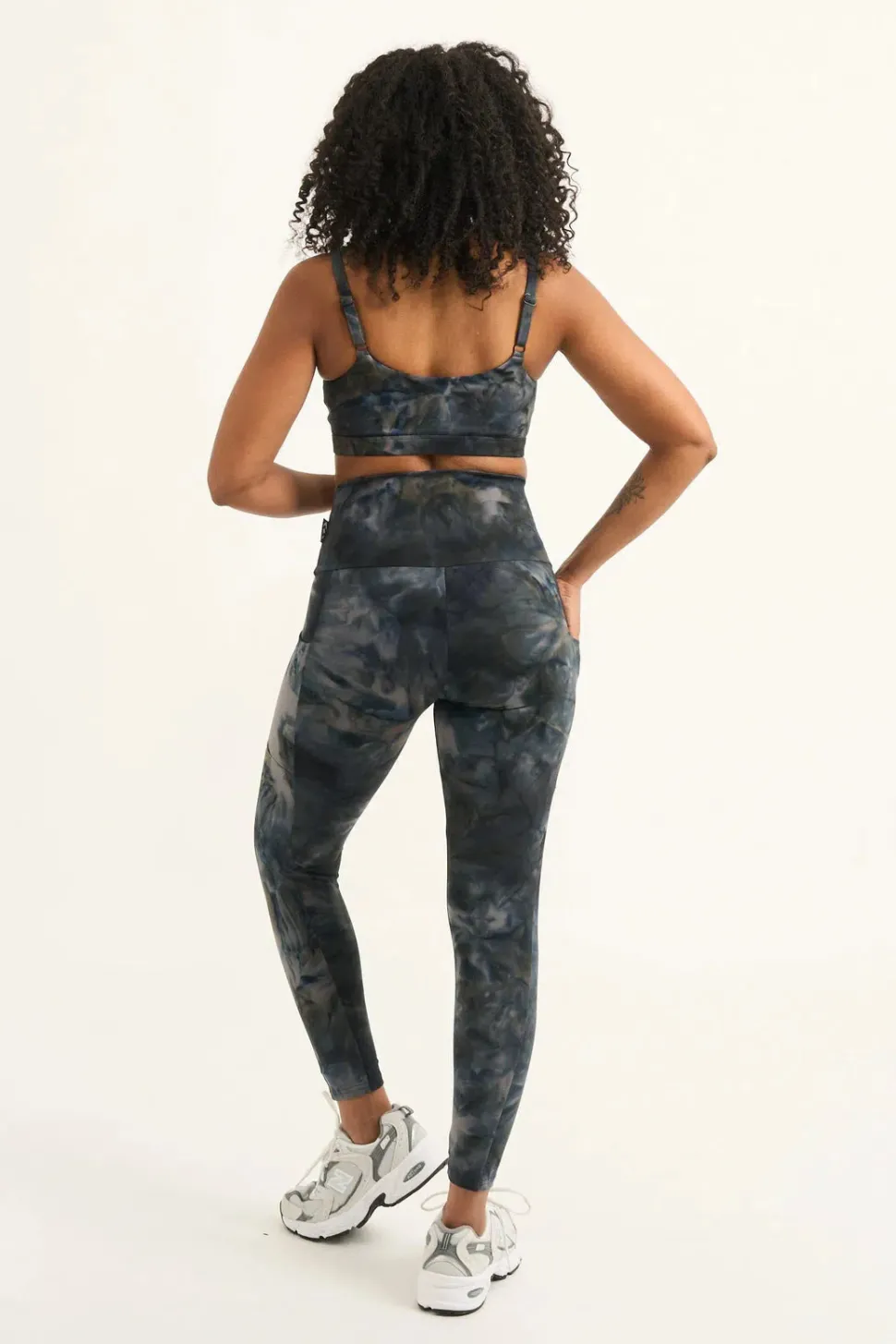 Dark and Moody Tie Dye Body Contouring - Panel Pocket High Waisted 7/8 Leggings