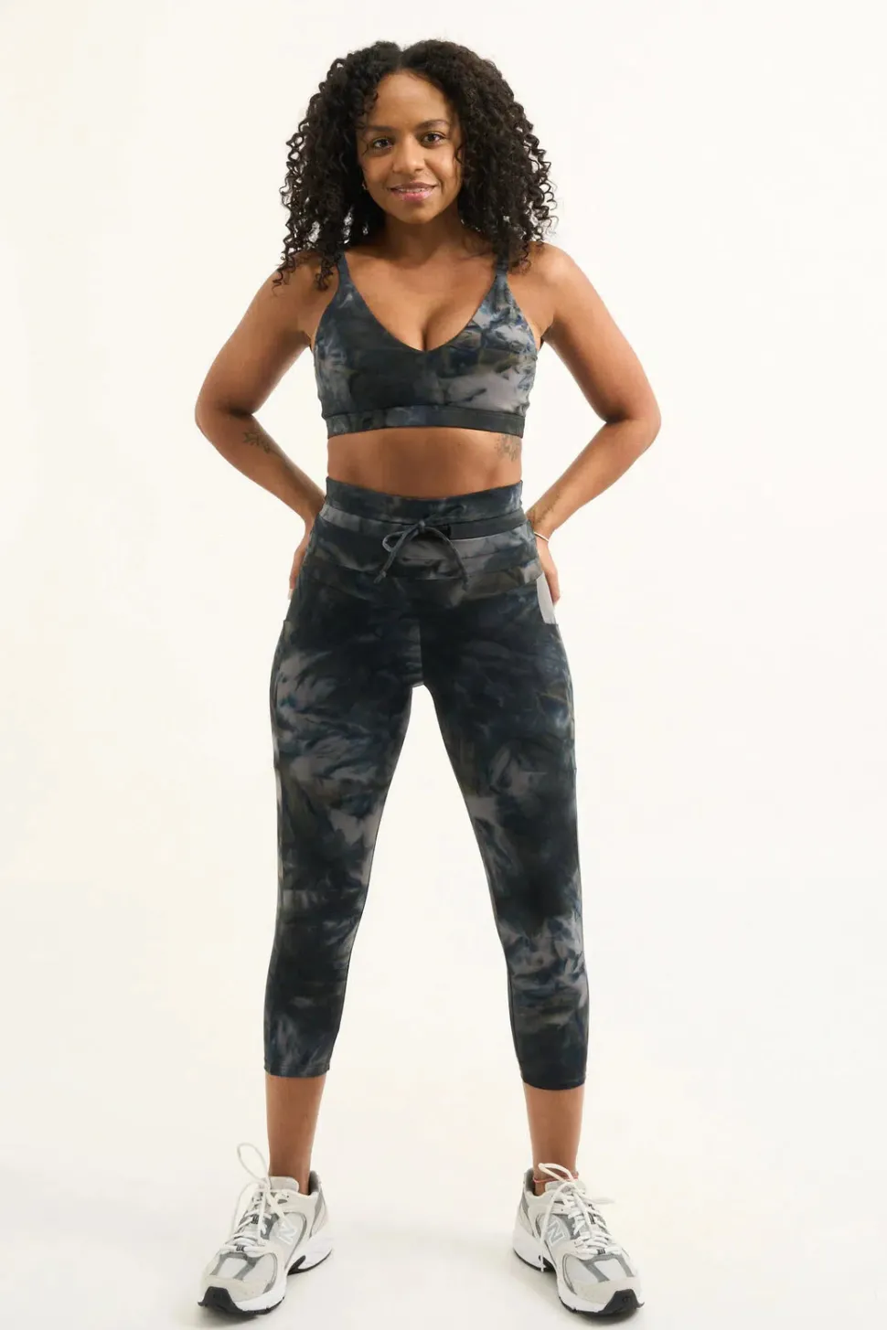 Dark And Moody Tie Dye Body Contouring - Panel Pocket Drawstring Capri Leggings