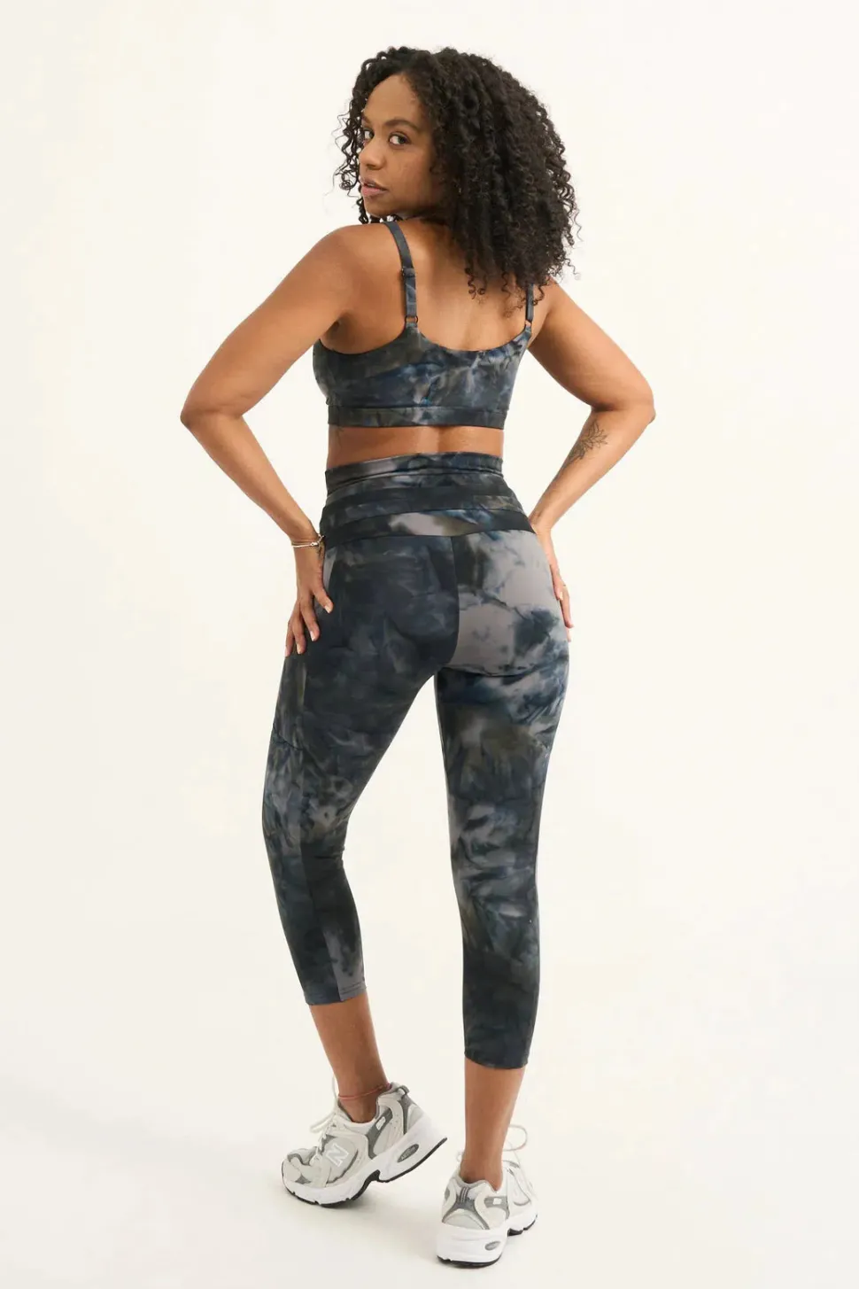 Dark And Moody Tie Dye Body Contouring - Panel Pocket Drawstring Capri Leggings
