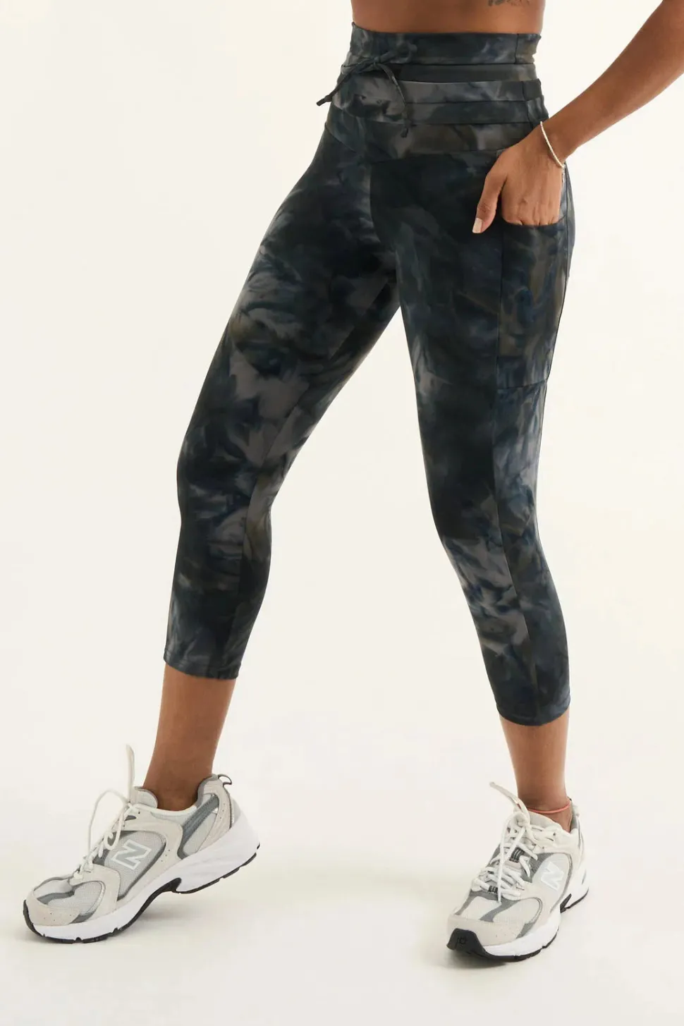 Dark And Moody Tie Dye Body Contouring - Panel Pocket Drawstring Capri Leggings