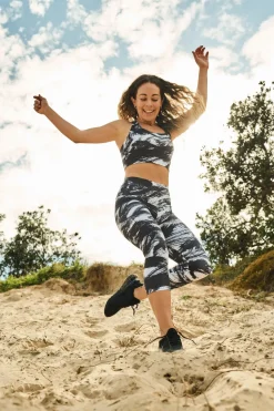 Destruction Performance - High Waisted Capri Leggings