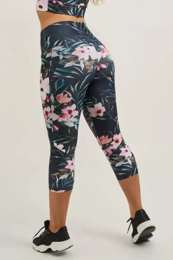 Exotic At Heart Performance - Pocket Booty Shaper High Waisted Capri Leggings