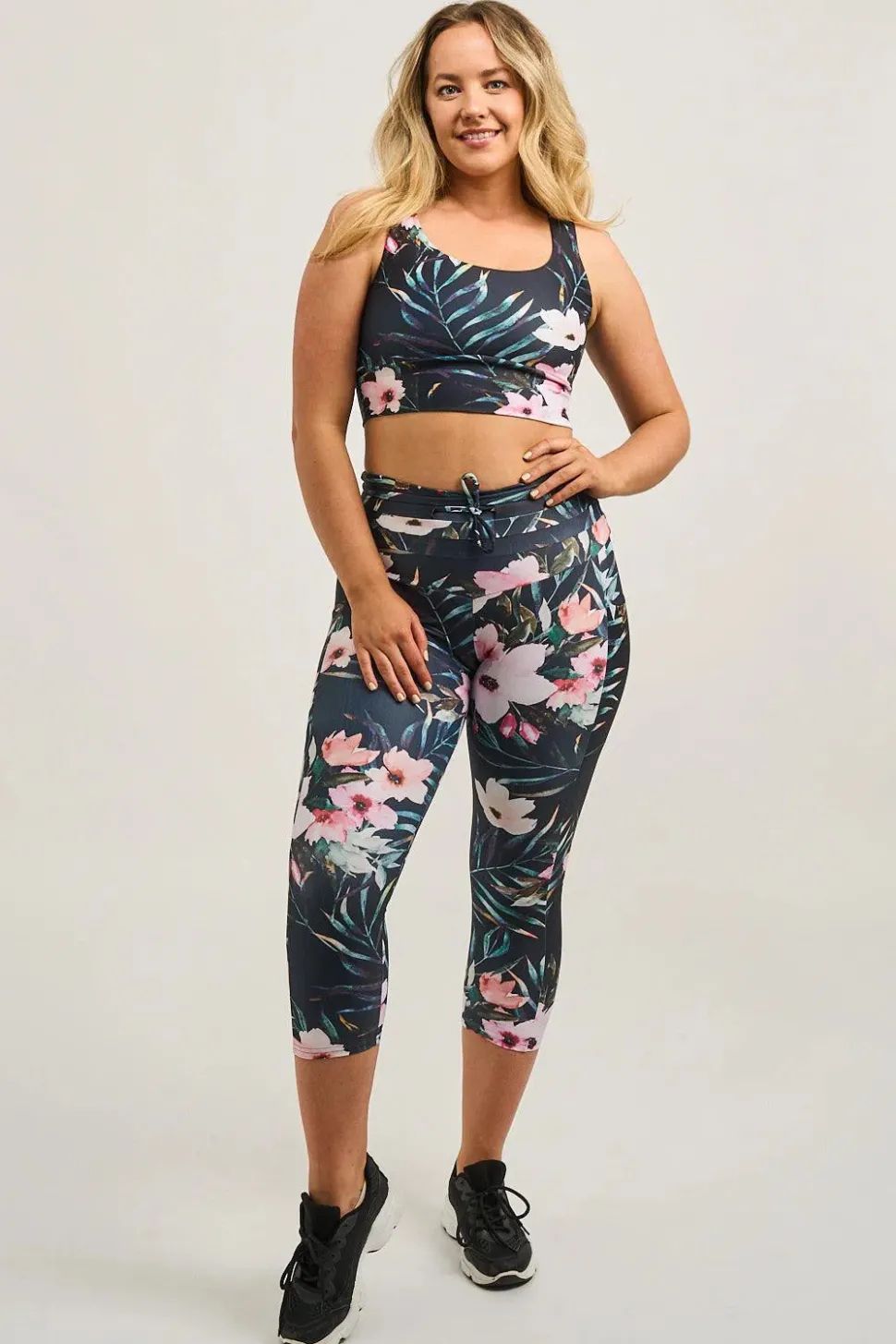 Exotic At Heart Performance - Panel Pocket Drawstring Capri Leggings