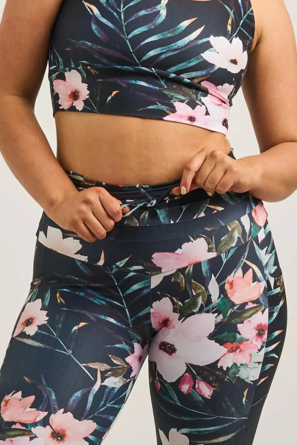 Exotic At Heart Performance - Panel Pocket Drawstring Capri Leggings
