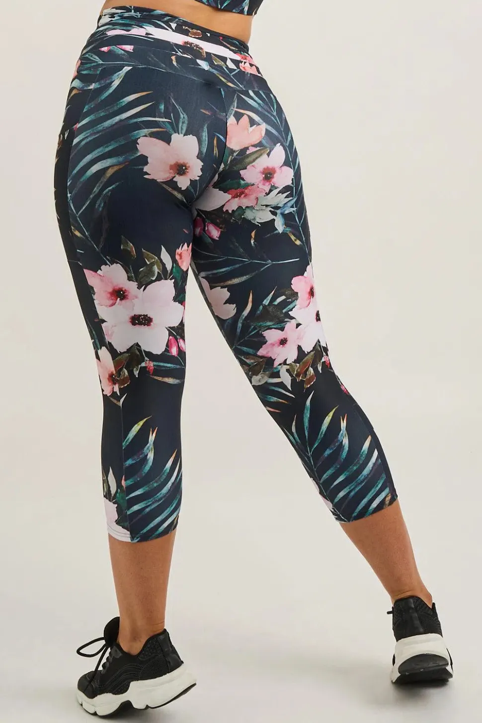 Exotic At Heart Performance - Panel Pocket Drawstring Capri Leggings
