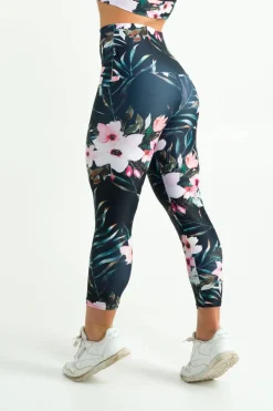 Exotic At Heart Performance - Extra High Waisted Capri Leggings