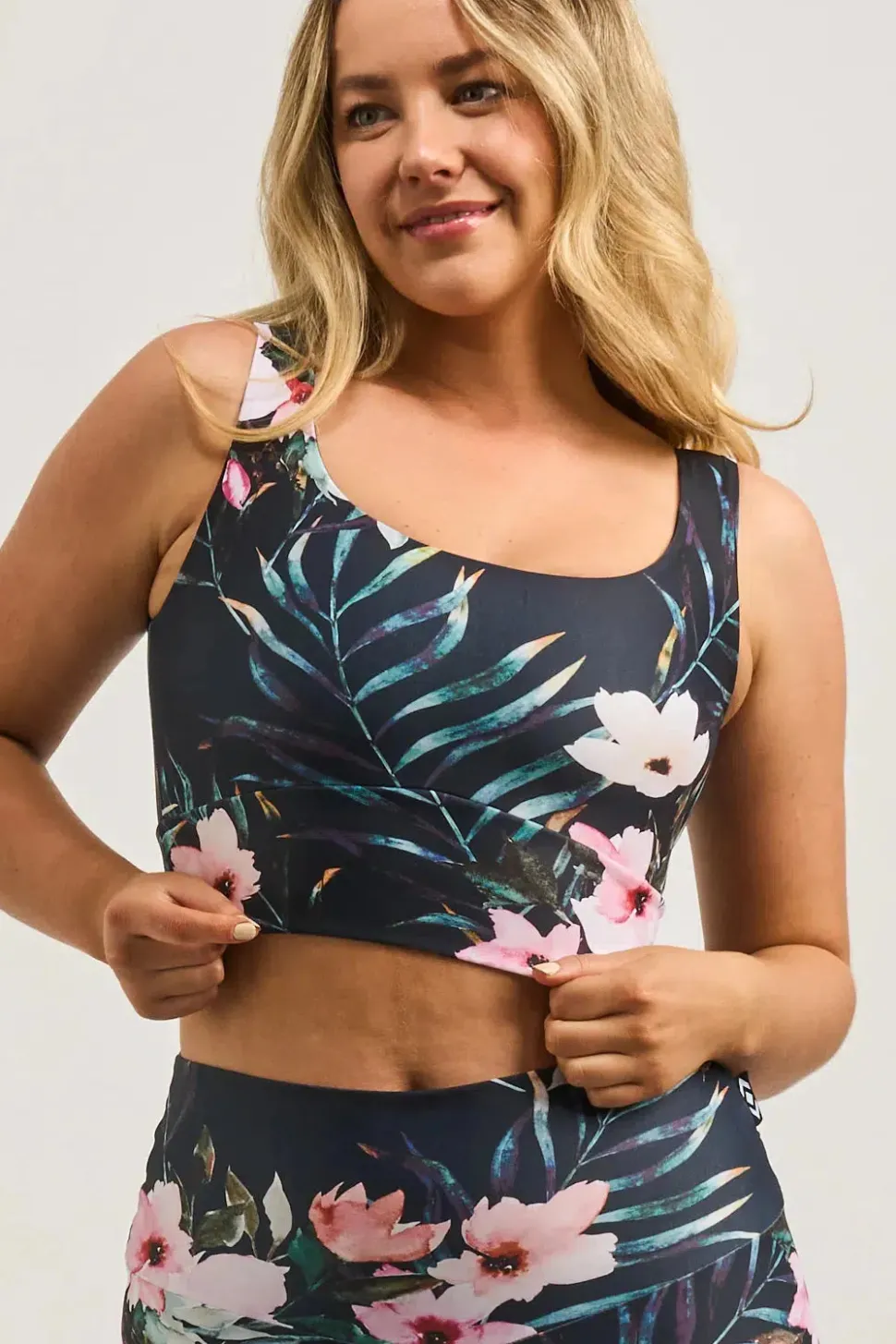 Exotic At Heart Performance - Scoop Neck Comfort Crop Top