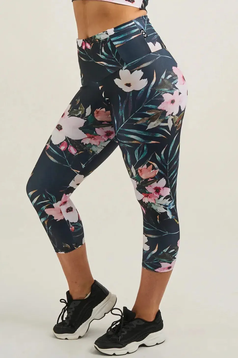 Exotic At Heart Performance - Extra High Waisted Capri Leggings