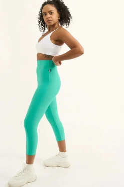 Jade Performance - Extra High Waisted Capri Leggings