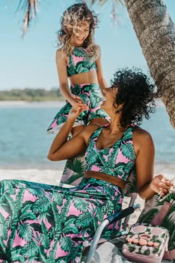 Leaf Your Mark Performance - Deep V Crop