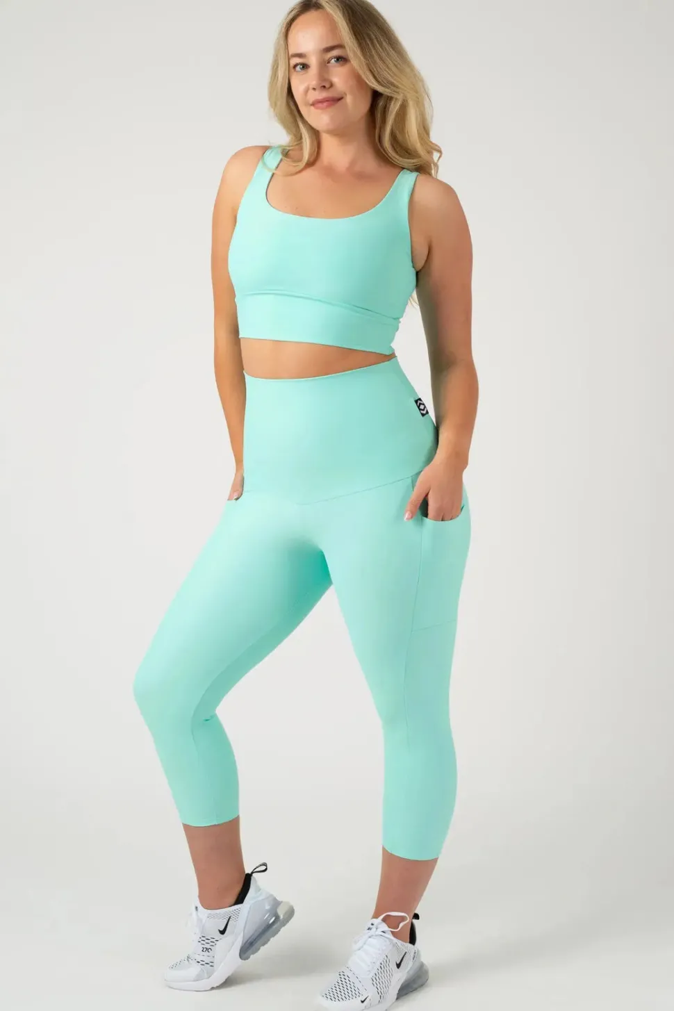 Mint Performance - Panel Pocket Extra High Waisted Capri Leggings