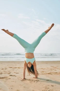 Mint Performance - Panel Pocket High Waisted Capri Leggings