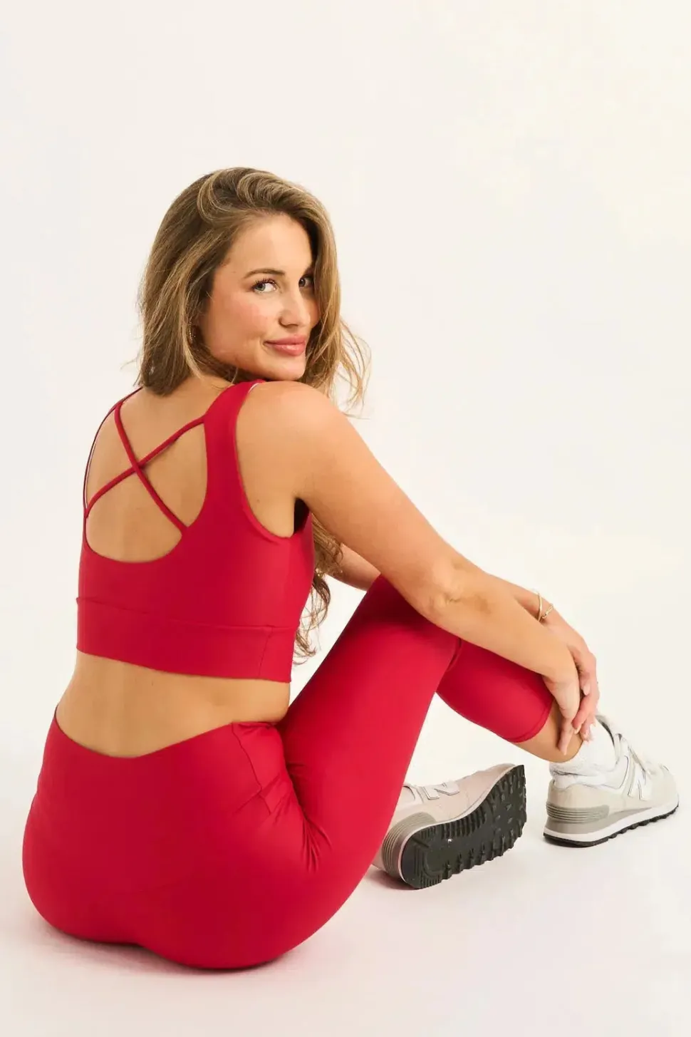 Red Performance - Scoop Neck Comfort Crop Top