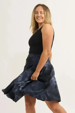 Silky Narrow Waisted Midi Skater Skirt W/ Pockets - Dark And Moody