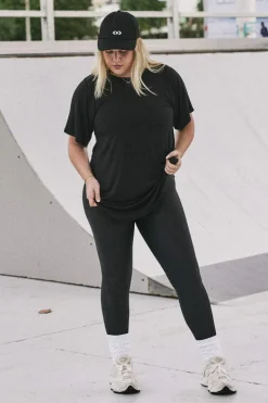 Slinky To Touch Plain Boyfriend Tee - Black