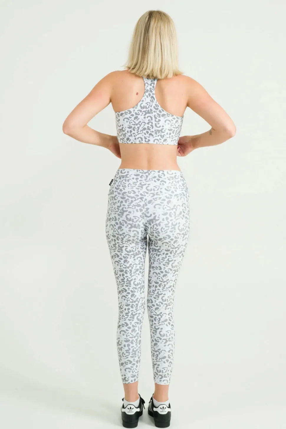 Snow Jag Performance - Deep V Crop