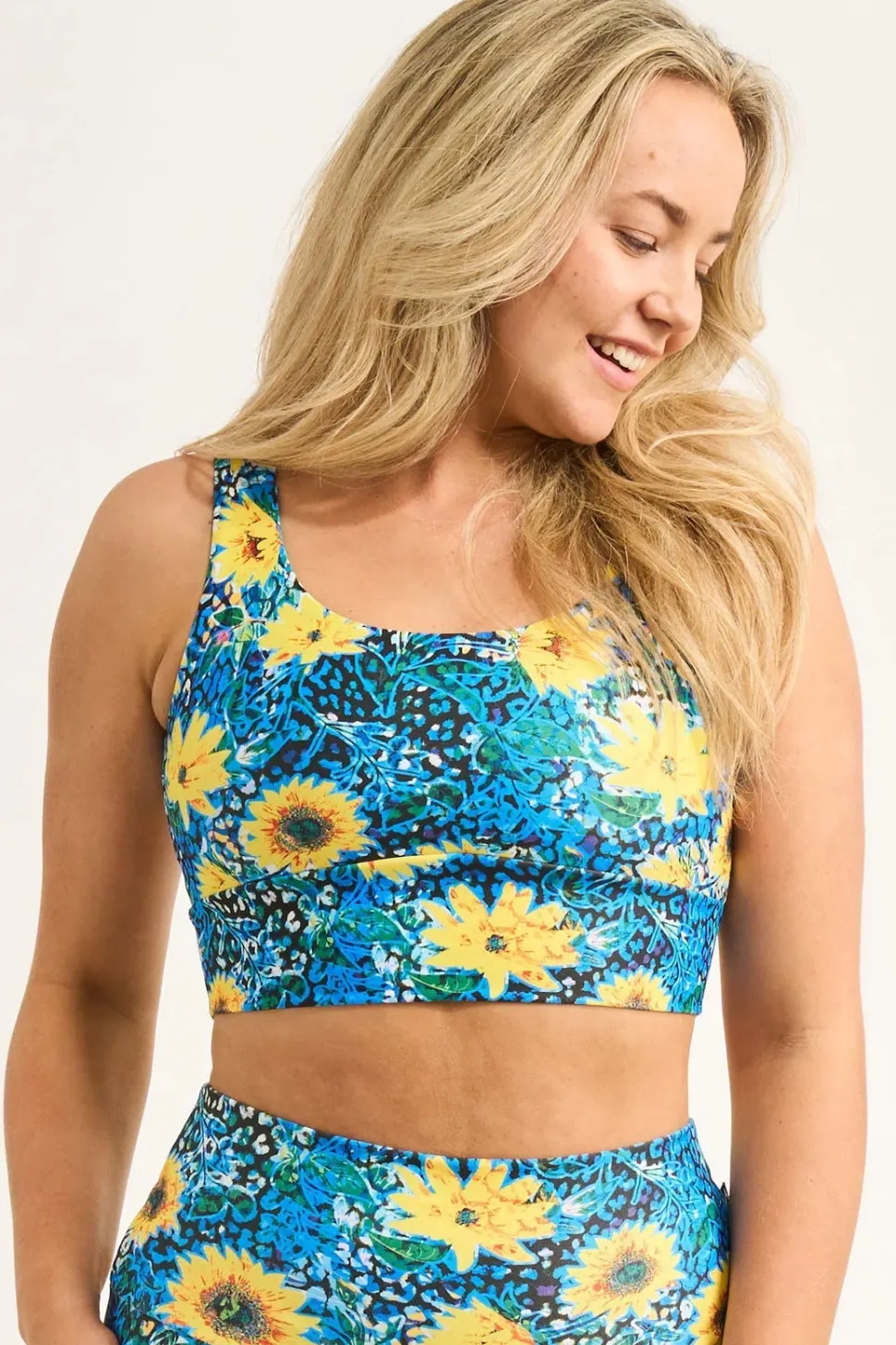 Sublime Performance - Scoop Neck Comfort Crop Top