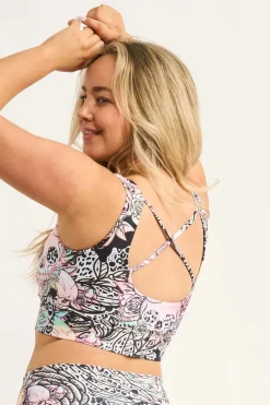Way Badder Witch Performance - Scoop Neck Comfort Crop Top