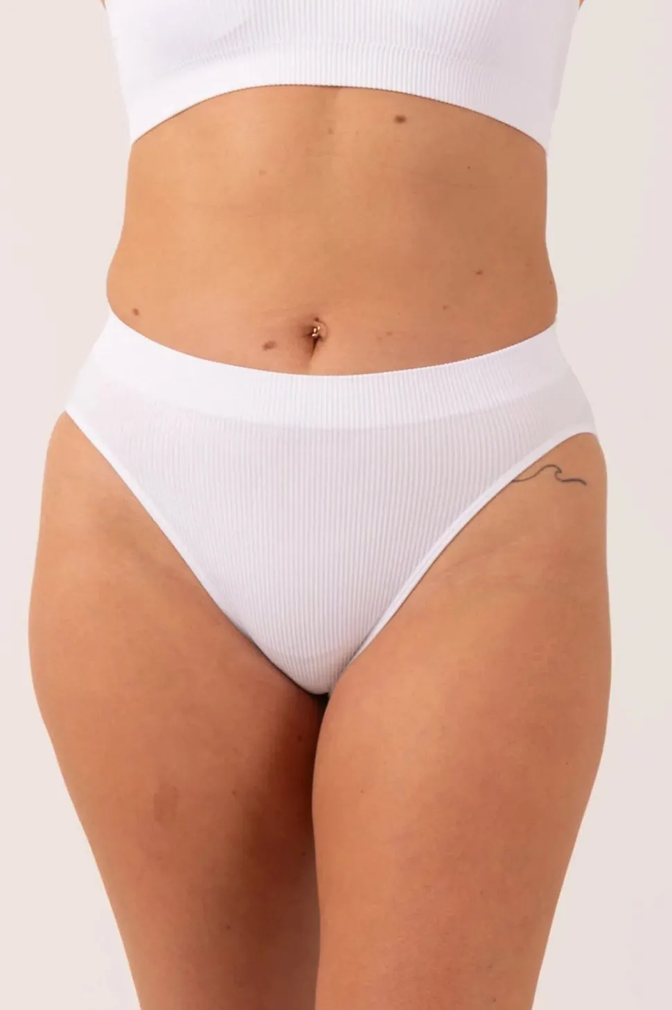 White Rib Seam Free - High Waist Bikini Briefs
